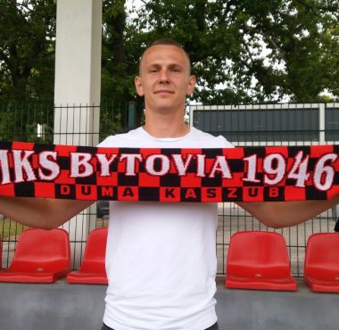 Nowy zawodnik Bytovii Mateusz Kuzimski